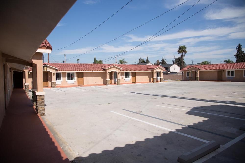 Diamond Bell Inn & Suites